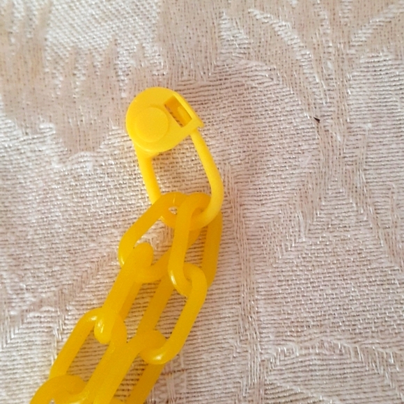 *Vintage 1980's Plastic Necklaces with Charms/Clips - Picture 8 of 8